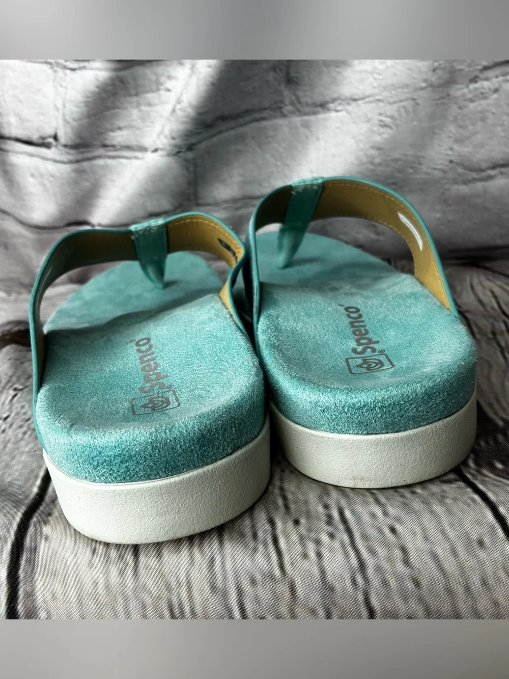 Spenco Metallic Aqua Blue Leopard Print Flip Flop Thong Resortwear Sandals Sz 7